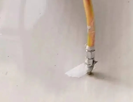 巴楚瓷砖空鼓维修公司专业解答在瓷砖铺贴过程中，如果使用的砂料过粗（如全部使用了粗砂），可能会导致以下问题